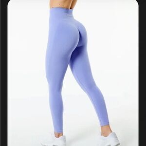 Women’s Alphalete Leggings in Digital Violet